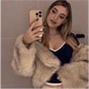 Sono paziente con i bambini e rendo le lezioni divertenti e personalizzate ma anche con la giusta serietà e carico professionale.