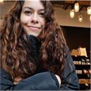 Soy profesora de inglés especializada en exámenes Cambridge, enfocada en ayudar a los estudiantes a certificar su nivel con éxito.