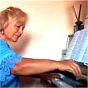 L'insegnante di pianoforte, laureato al conservatorio con 30 anni di esperienza, offre lezioni di pianoforte per bambini e adulti