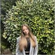 Profesora de apoyo escolar en latín y griego