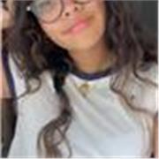 Estudiante de un grado de estudios hispánicos propuesta a dar clases a cursantes de primaria, la ESO o bachillerato.