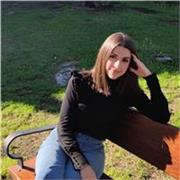 Profesora de Educación Infantil y Primaria con mención en Pedagogía Terapéutica y nivel C1 de inglés acreditado por Cambridge. Con más de cuatro años de experiencia dando clases particulares y extraescolares. Y trabajando como monitora infantil en varios 