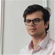 Étudiant bilingue donne cours d’anglais en ligne pour enfants, collégiens, lycéens et adultes – flexible et dynamique.