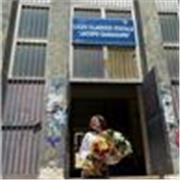 Vivo a Milano e mi sono diplomata al liceo classico. 
Potrei aiutarti a studiare alcune materie umanistiche.
