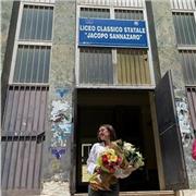 Vivo a Milano e mi sono diplomata al liceo classico. 
Potrei aiutarti a studiare alcune materie umanistiche.