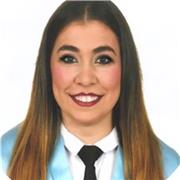 Soy una maestra comprometida, paciente y cercana, enfocada en adaptar mis métodos a las necesidades individuales de cada alumno.