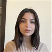 Studentessa laureanda in Scienze Biologiche impartisce lezioni di scienze e inglese per studenti di scuola primaria