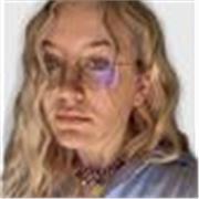 Studentessa da lezioni di photoshop e consigli su migliorare la padronanza con esso