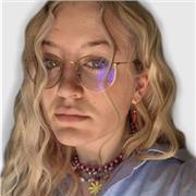 Studentessa da lezioni di photoshop e consigli su migliorare la padronanza con esso