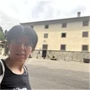 Docente di Musica, ma laureata in Scienze dei Beni Culturali e in linguistica moderna, nonché specializzata nel sostegno