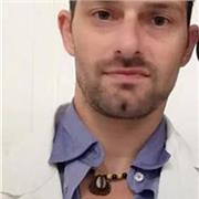 Dottore in chimica farmaceutica impartisce lezioni di chimica generale e organica, biochimica