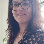 Laureata in scienze filosofiche impartisce lezioni di filosofia ma anche letteratura e storia per studenti di ogni ordine e grado. Cerco di accertarmi della buona riuscita di ogni singola lezione e mi piace trasmettere la passione per ciò che insegno!