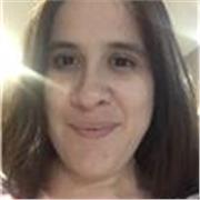 profesor de español imparte clases a jovenes de secundaria en adelante