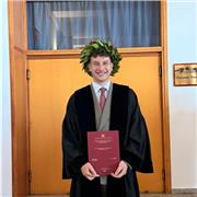 Offro lezioni individuali per supportare studenti universitari nella preparazione di materie giuridiche.