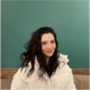 Profesora multilingüe formada en Traducción e Interpretación, con amplia experiencia ayudando a estudiantes de todos niveles.