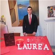 Laureato in scienze della comunicazione con il massimo dei voti impartisce lezioni private