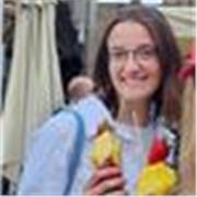 Insegnante madrelingua, laureata in lingue, offre lezioni per tutti i livelli ed età