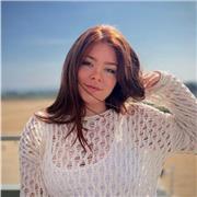 Étudiante en droit et diplômée du certificat voltaire