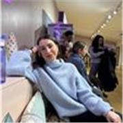 Laurea da in economia e marketing internazionale , attualmente all’estero seguendo un master