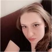 Profesora de Inglés imparte clases a niños de todas las edades