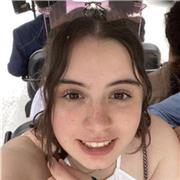 Studentessa di CTF impartisce lezioni di inglese a studenti di medie e superiori