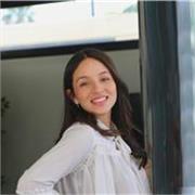 Me defino como una joven responsable y alegre. Actualmente enseño a niños de 10 y 14 años, distintos niveles de inglés.