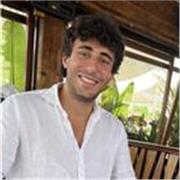 Studente universitario laurenando di economia aziendale con certificazione First B2 di inglese