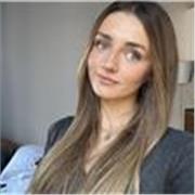 soy una universitaria estudiando diseño, he hecho bachillerato artístico y tengo experiencia tratando con niños y me encantan.