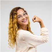 Profesora titulada en Diseño Gráfico y especializada en Diseño Web con un enfoque en la experiencia de usuario.