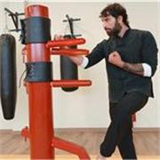 Fondatore del nuovo metodo DIFENSIVA Agente di sicurezza, praticamente di artimarziali dal 2006 