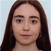 Soy psicóloga con formación en métodos de enseñanza, y mis clases se dirigen a adolescentes de ESO y personas con discapacidades.
