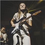 Chitarrista diplomata presso il CPM di Milano impartisce lezioni di chitarra moderna per tutti i livelli e le età