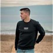 Profesor de matemáticas imparte clases para alumnos de primaria y ESO