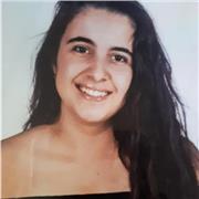 Profesora de diversas materias imparte clases a niños de todas las edades