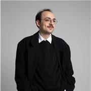 Englisch-Tutor, der Kinder aller Altersgruppen unterrichtet