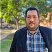 Empático, simpático, didáctico, trabajador, inquieto, curioso, mente abierta.