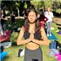 Merhaba! Online bir şekilde, evinin konforunda bireysel ya da grup olarak Yin Yoga yapmak istiyorsan doğru yerdesin