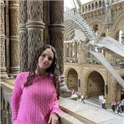 Profesora de primaria para niños entre 5 y 10 años