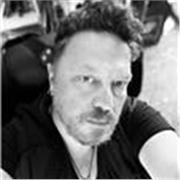 Profesor titulado CELTA con más de 10 000 horas de enseñanza. 