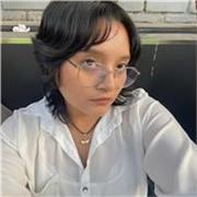 Profesora de español que imparte clases a niño y adultos de todas las edades