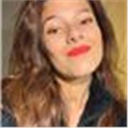 Chica joven con carrera y máster en historia que busca dar clases a aquellos que lo necesiten
