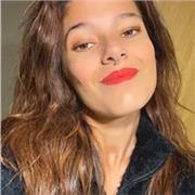 Chica joven con carrera y máster en historia que busca dar clases a aquellos que lo necesiten