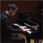Profesor de piano y teoría musical, concertista y licenciado en interpretación piano clásico