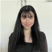 Me considero una persona responsable, cercana y con mucha paciencia. Disfruto trabajando con niños y niñas y enseñando!