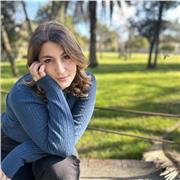 Insegnante di scuola impartisce lezioni di inglese per recupero e per preparazione agli esami di livello per tutte le età