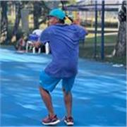 Tenistas de nivel principiante o intermedio con apoyo en diferentes aspectos de este hermoso deporte