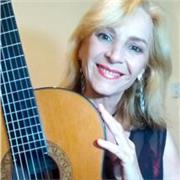 Profesora de Guitarra imparte clases a niños de todas las edades