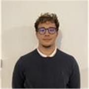 Studente che offre lezioni di matematica