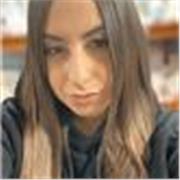 studentessa universitaria impartisce ripetizioni in tutte le materie