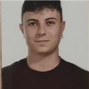 Soy un profesor de matemáticas de 23 años de edad. Llevo 2 años enseñando a mis alumnos. Soy graduado de Ingeniería Química